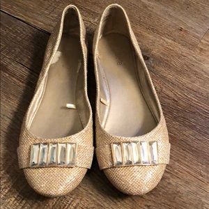 GOLD FLATS. SIZE 7